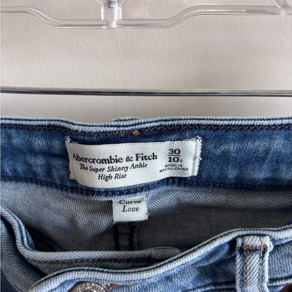 Abercrombie & Fitch Cropped Jean - Picture 2 of 3